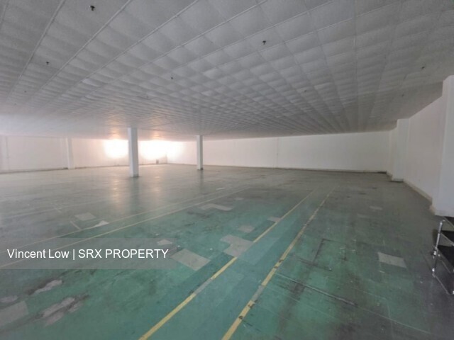 Warehouse beside Bedok MRT and Bedok Mall (D16), Warehouse #568215791